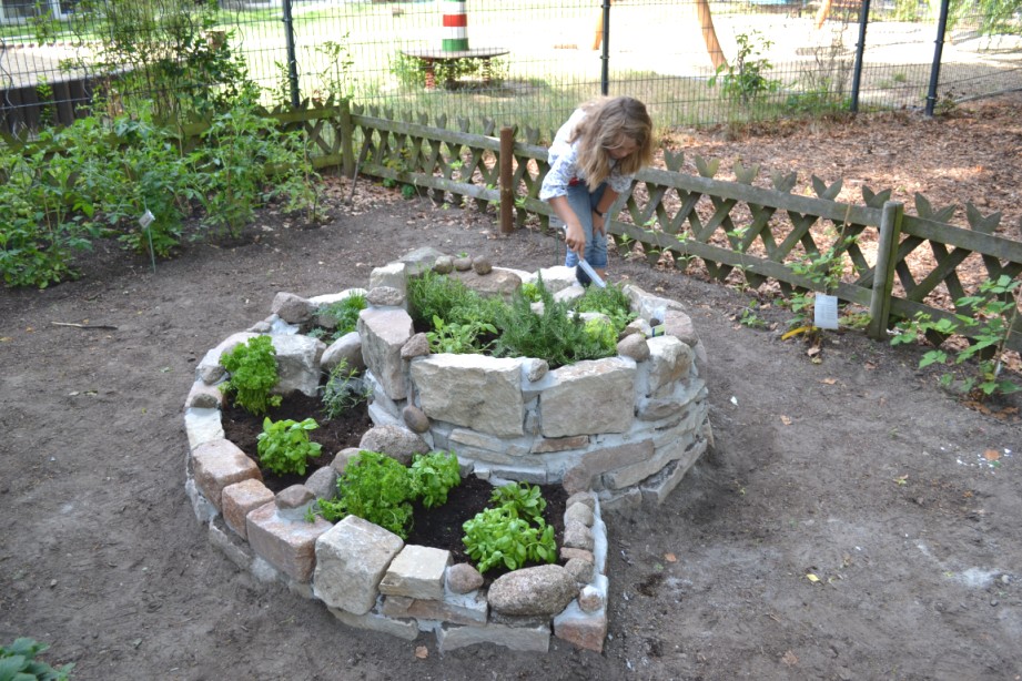 Bild schulgarten2.jpg
Foto: Erste Aktivschule Charlottenburg (Berlin)